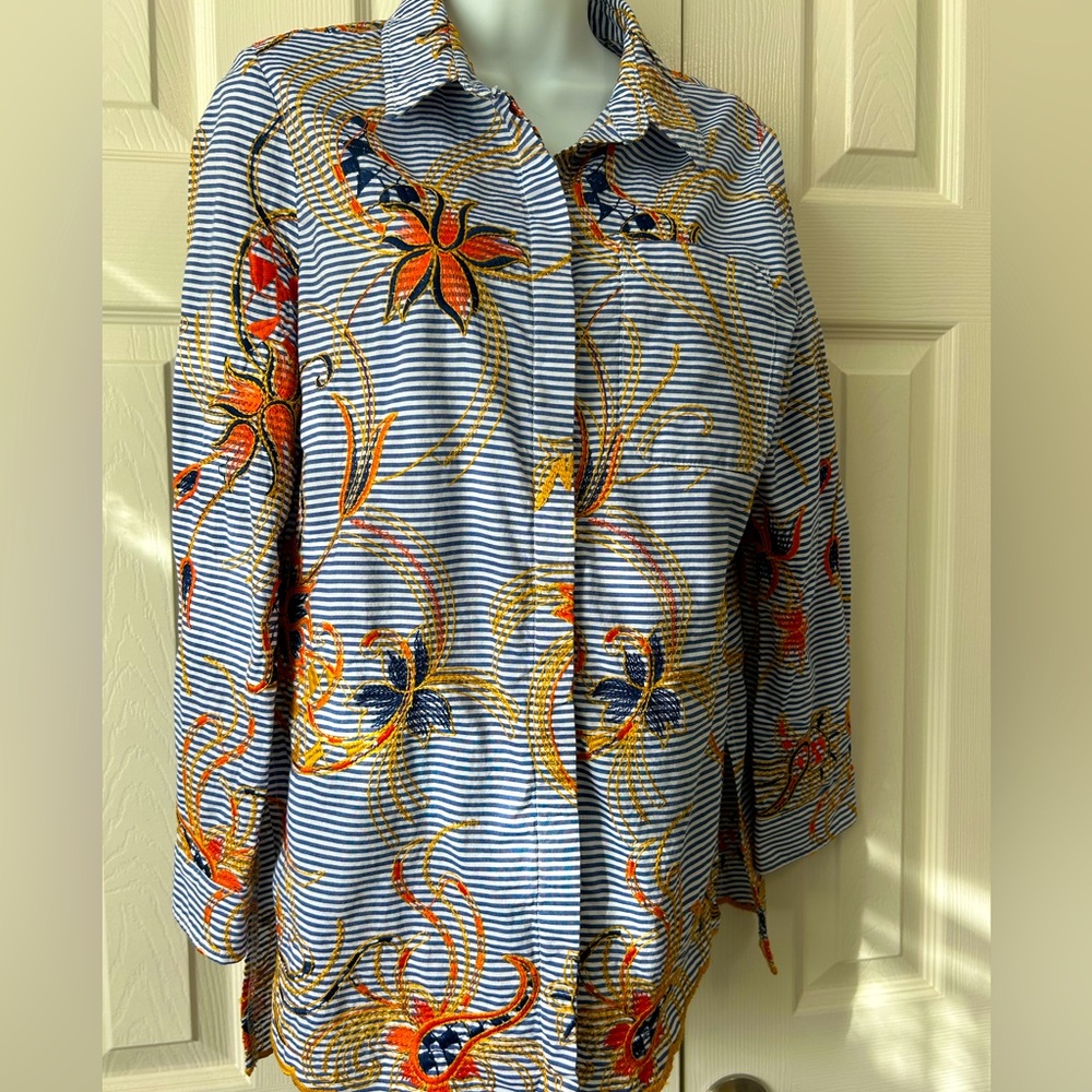 Peck & Peck Woman’s Top, Blue White Striped Floral embroidery, button up.